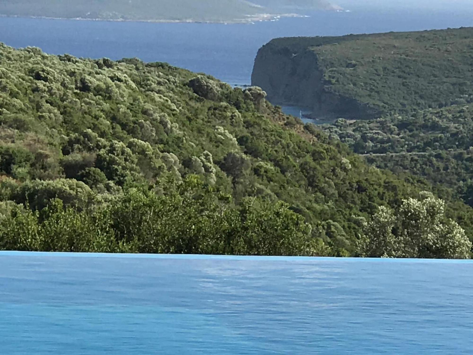 Luxurious Villa In Peloponnese With Swimming Pool Καμάρια Εξωτερικό φωτογραφία